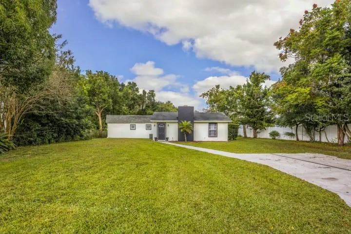 2301 CARLTON DR