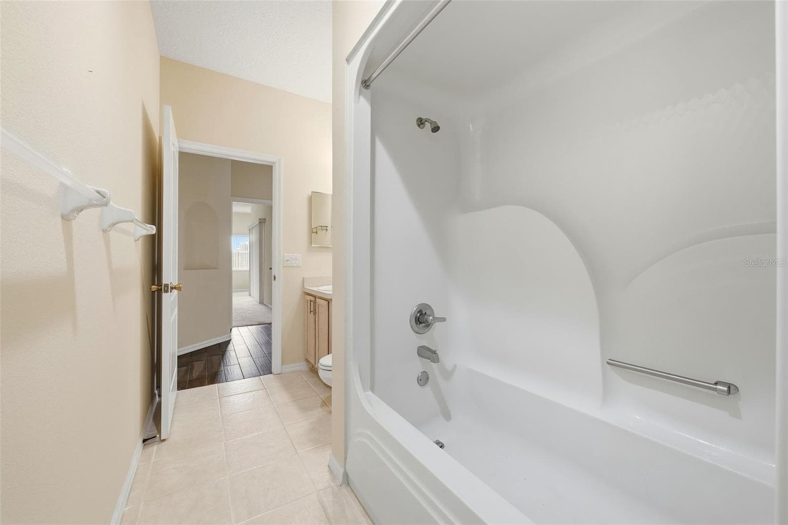 Guest Bath with tub/shower combination - 2311 N ANDREA PT, LECANTO
