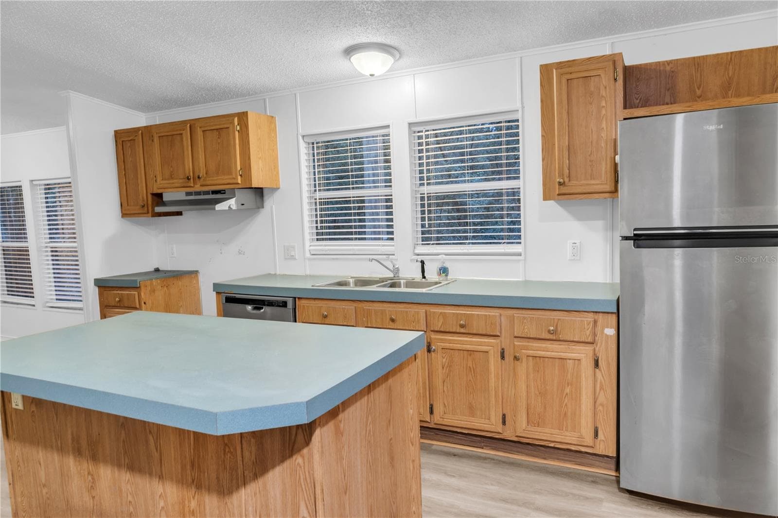 Manufactured Home at 7311 20 TH ST, ZEPHYRHILLS, photo 3 of 16