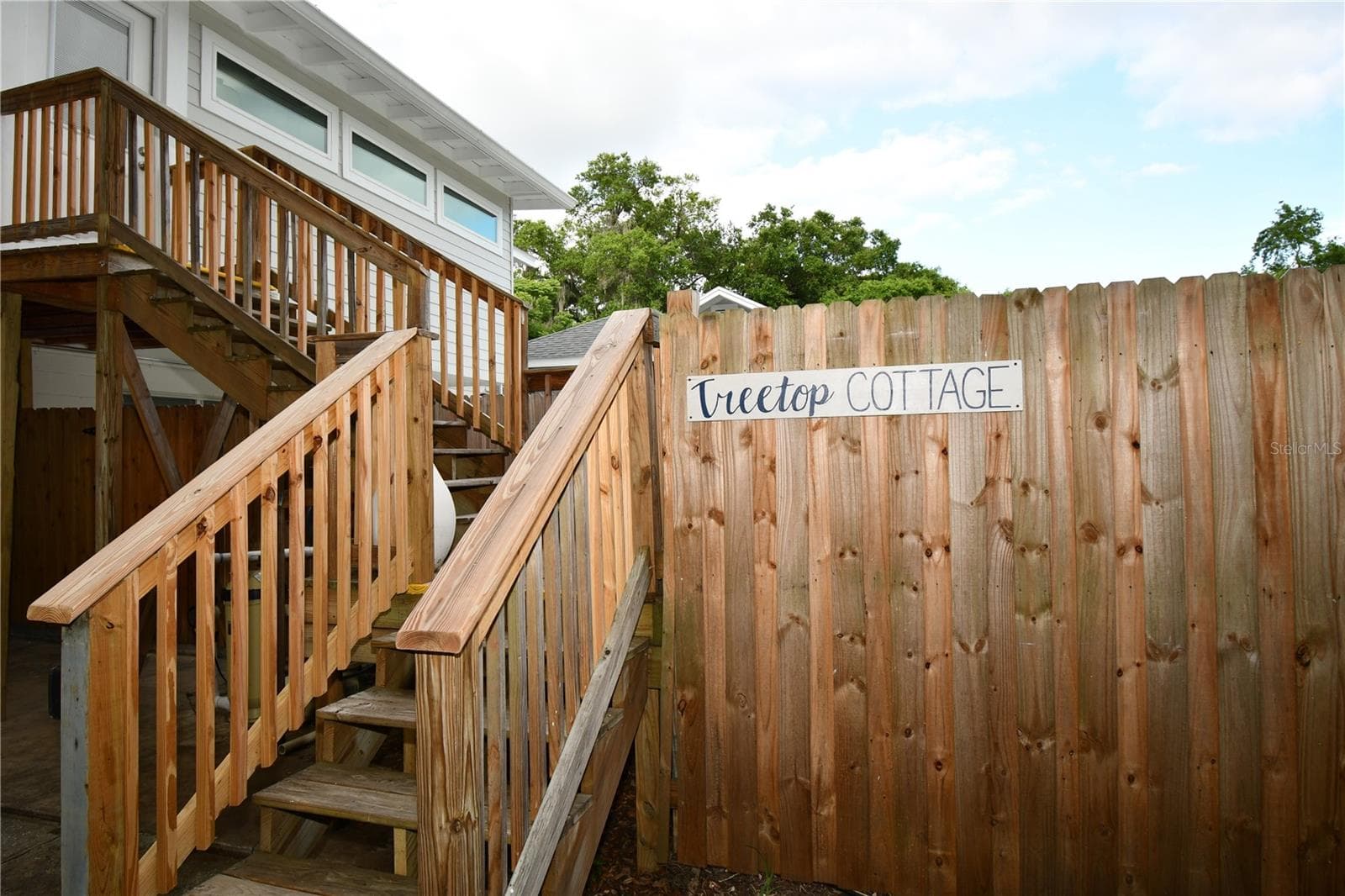 Entry to Garage Apartment - Treetop Cottage - 1245 N ALEXANDER ST, MOUNT DORA