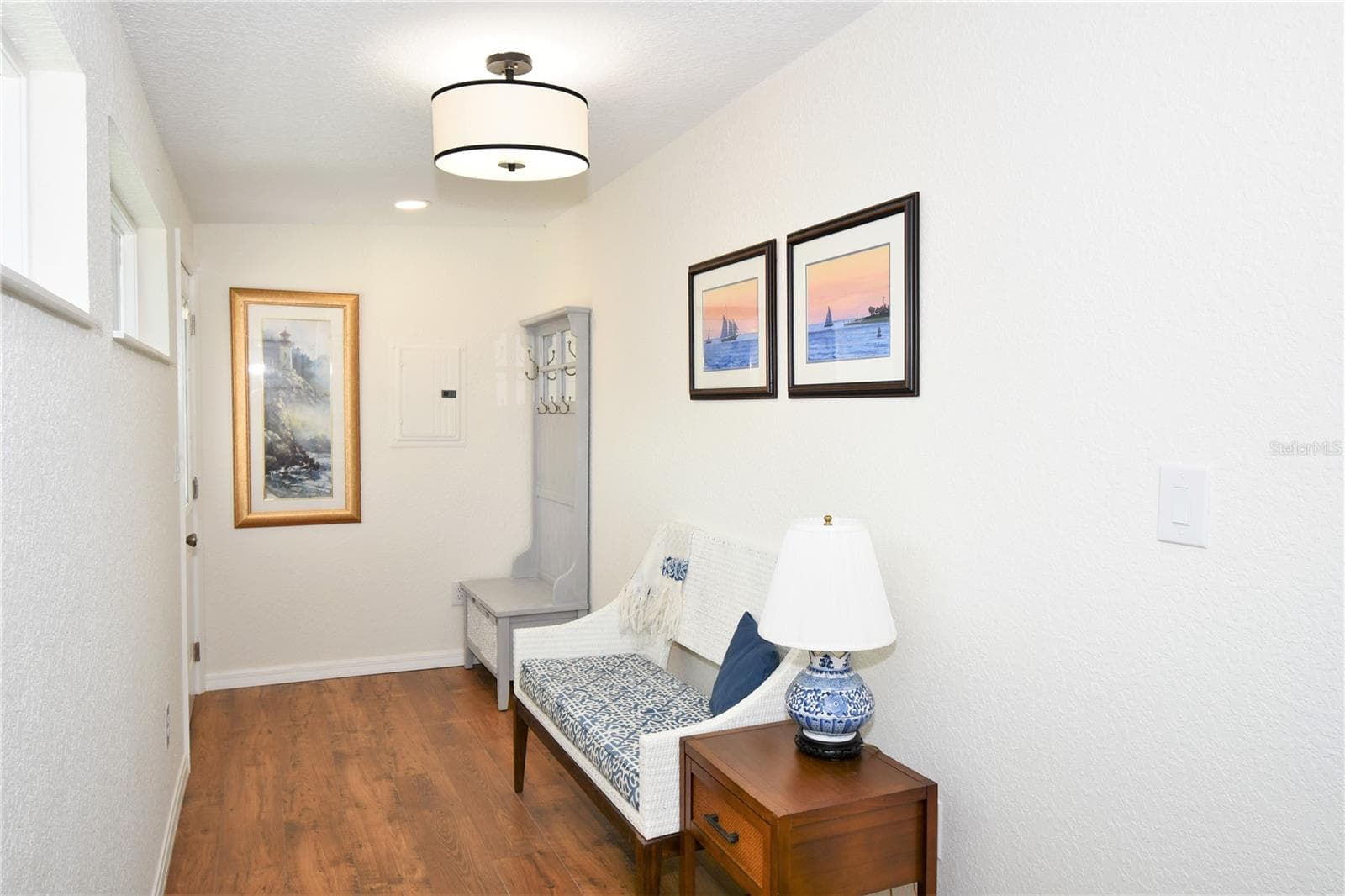 Apartment Front Entry and Seating Area - 1245 N ALEXANDER ST, MOUNT DORA