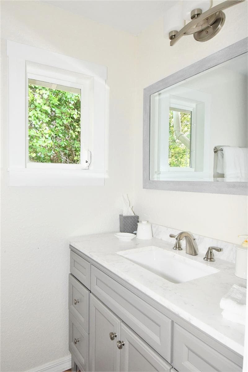 Apartment Vanity - 1245 N ALEXANDER ST, MOUNT DORA