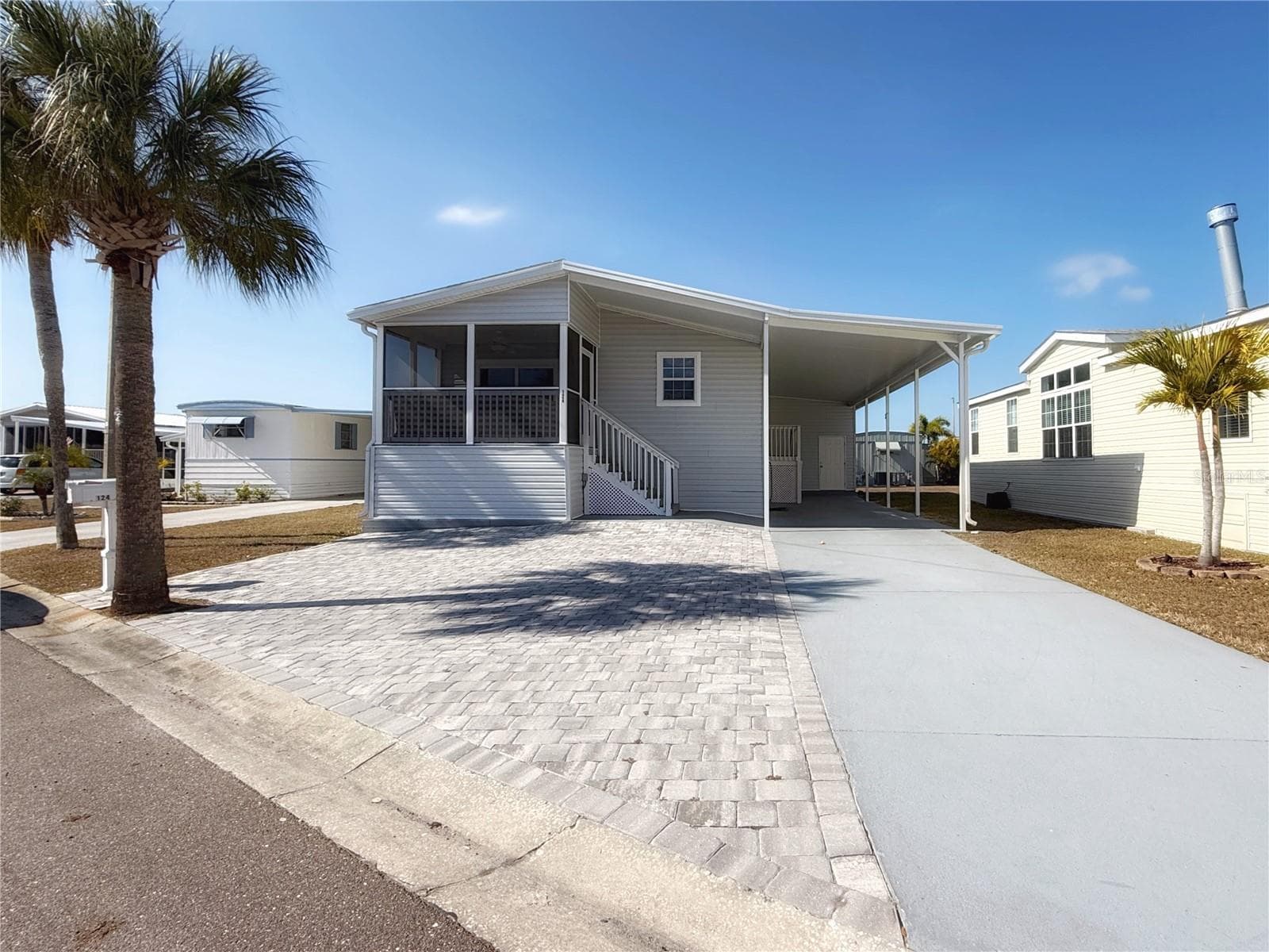 124 E SAINT ANNES CIR