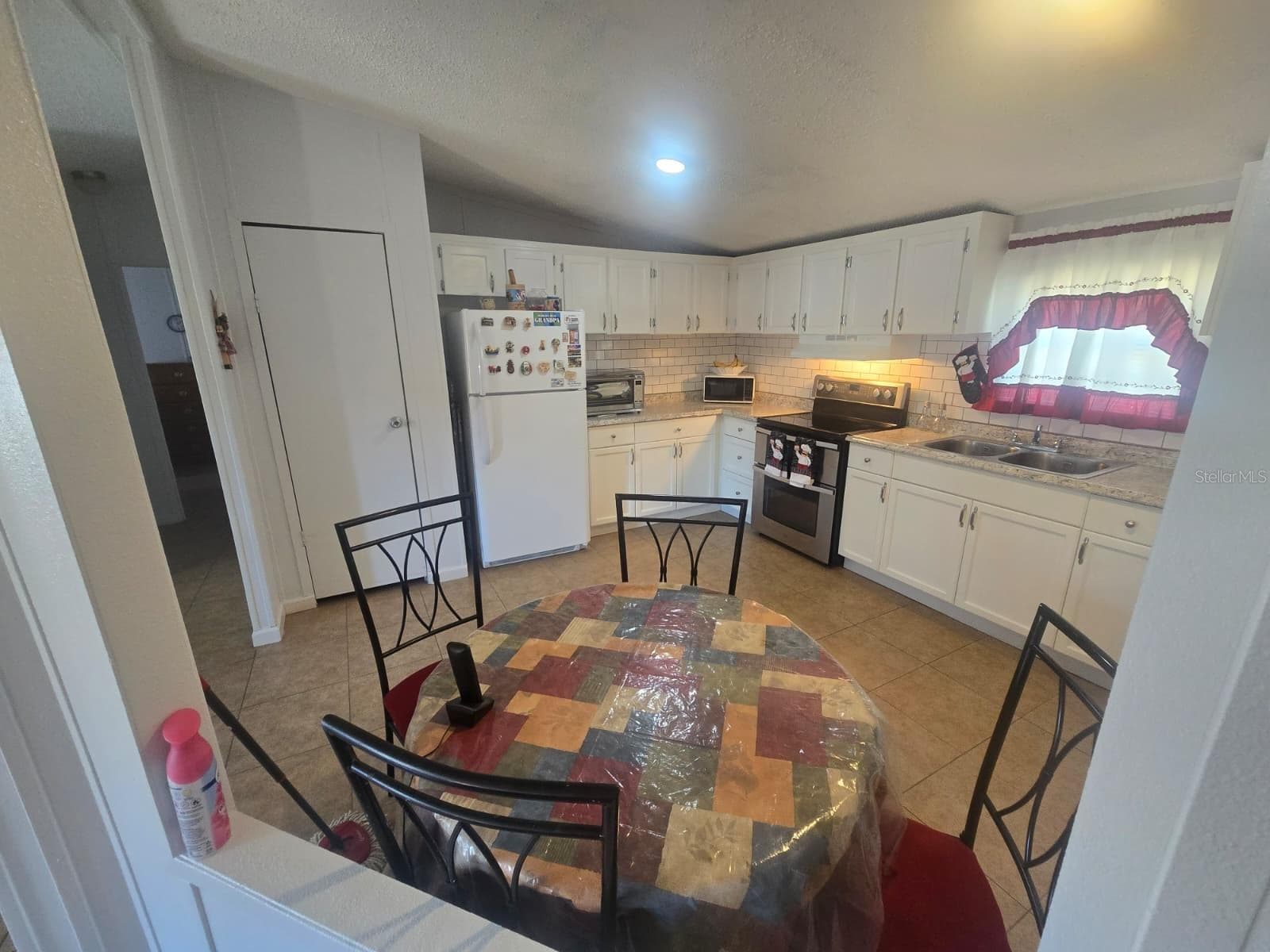 Kitchen - 6106 MANGROVE DR, WESLEY CHAPEL