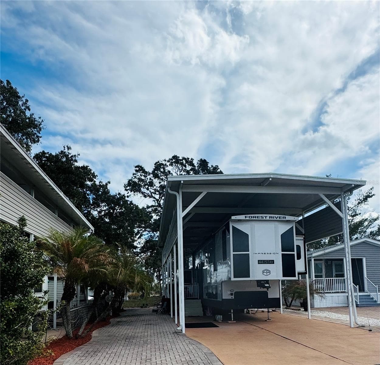 Great location! - 402 GOLFVIEW DR, DAVENPORT