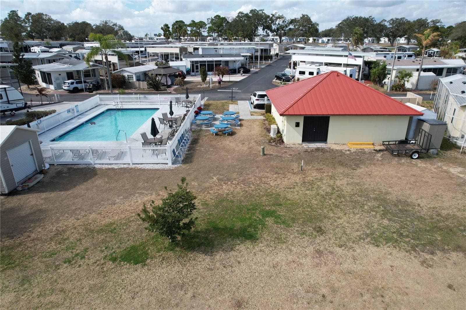 Close to Regal Ridge Pool and Laundry building - 402 GOLFVIEW DR, DAVENPORT