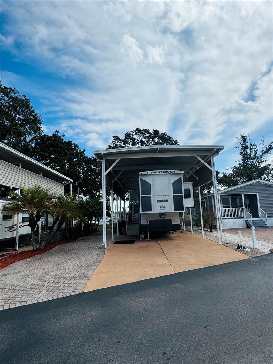 Forest River Fifth Wheel can be purchased separately - 402 GOLFVIEW DR, DAVENPORT