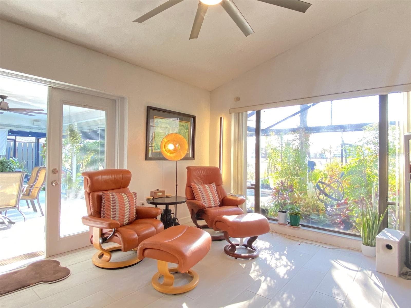 lots of natural light - 4076 SOUTHWELL WAY, SARASOTA