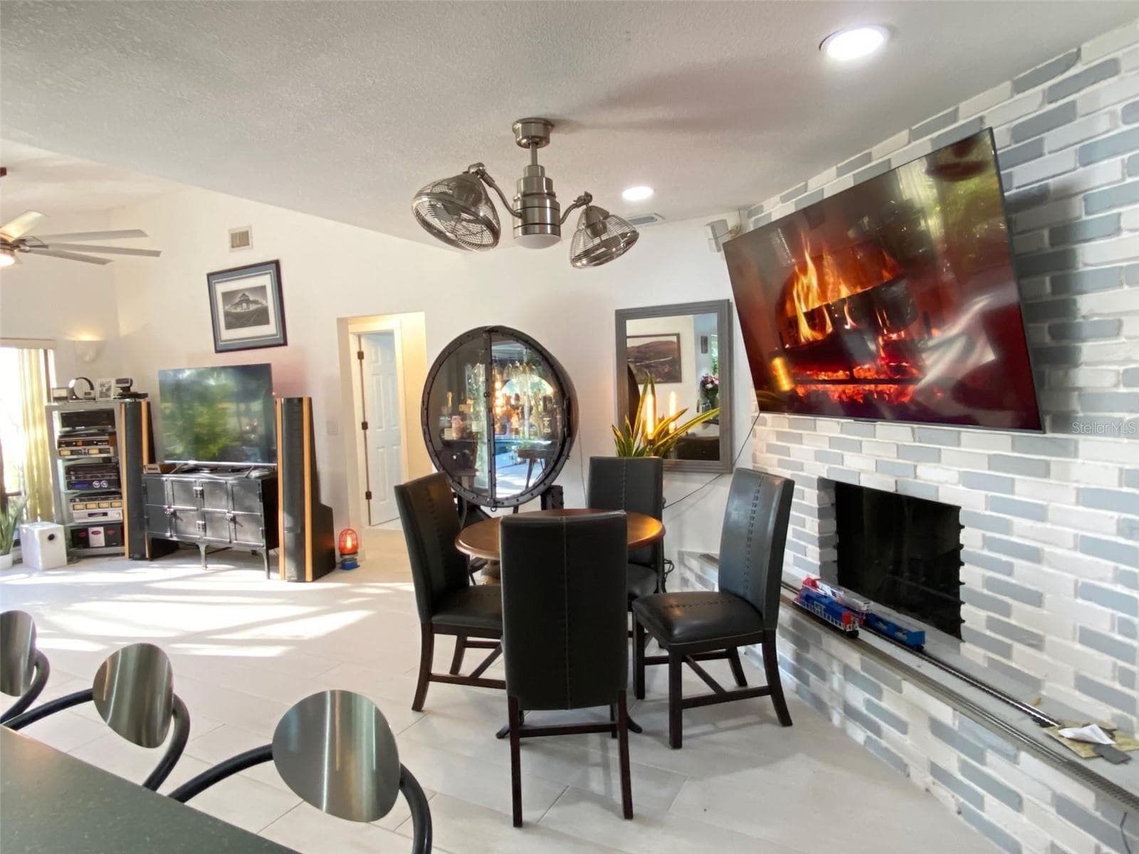 wood burning fireplace - 4076 SOUTHWELL WAY, SARASOTA