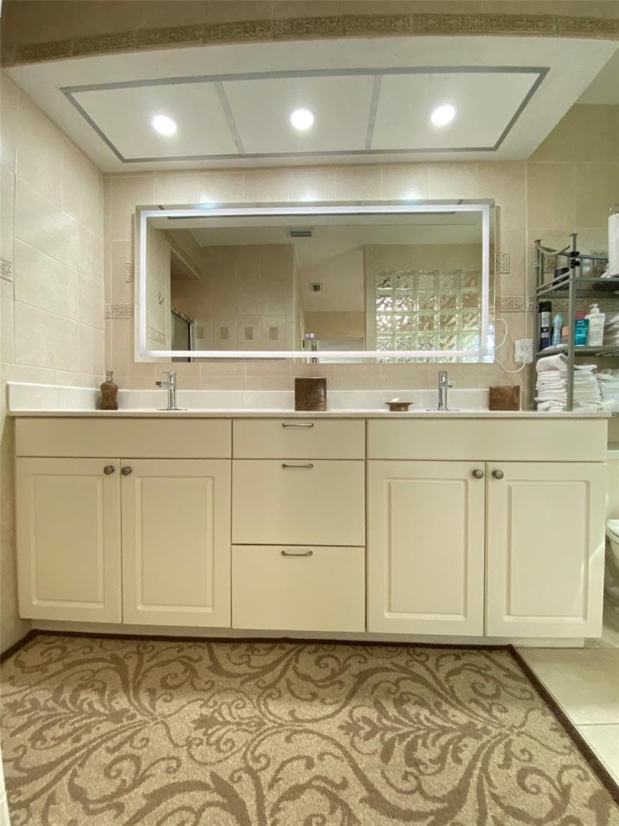 primary vanity - 4076 SOUTHWELL WAY, SARASOTA