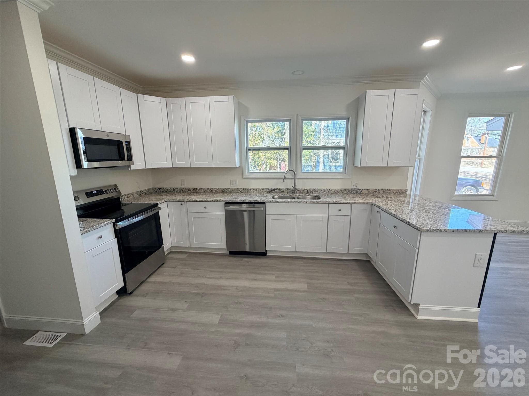 Single Family Residence at 308 N Catawba Street, Lancaster, photo 12 of 18