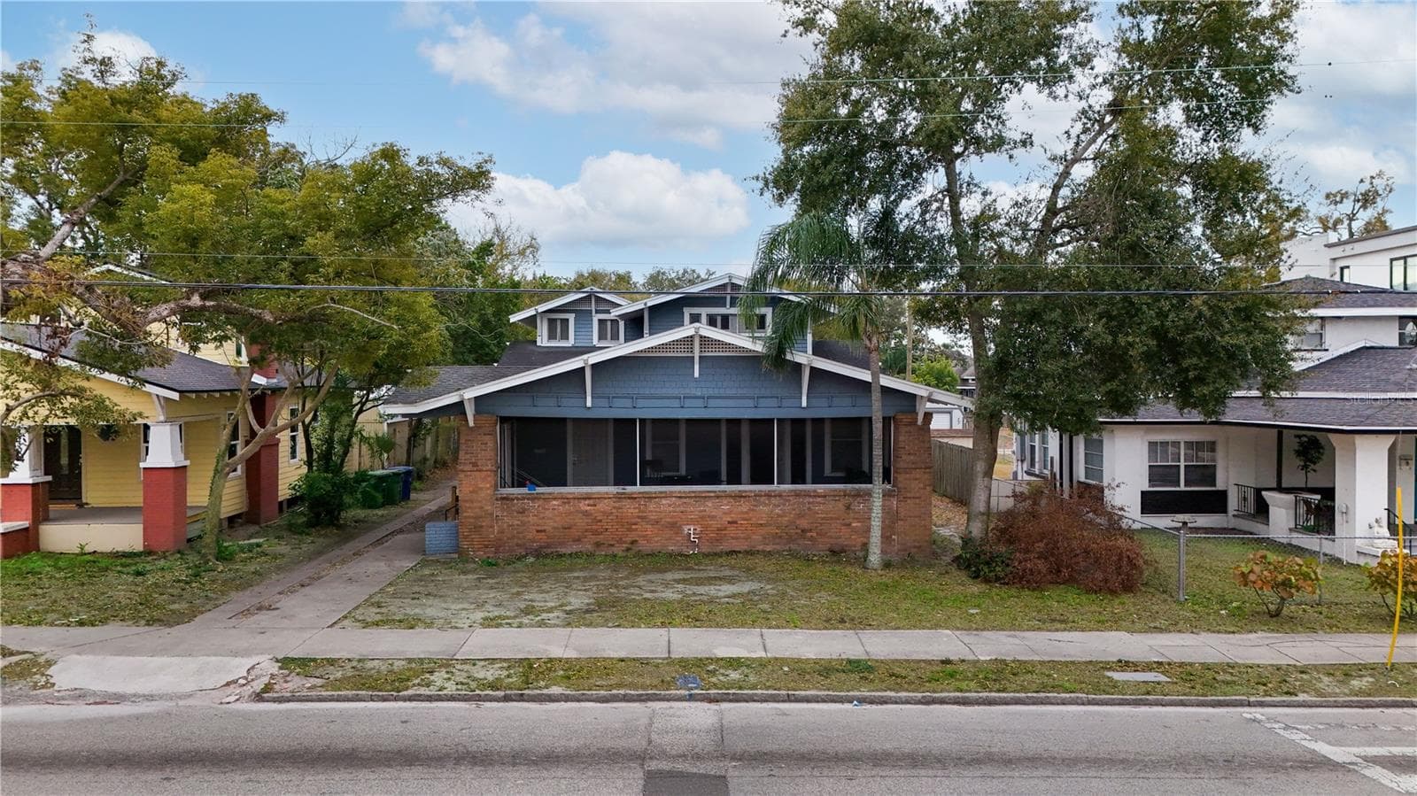 316 W COLUMBUS DR