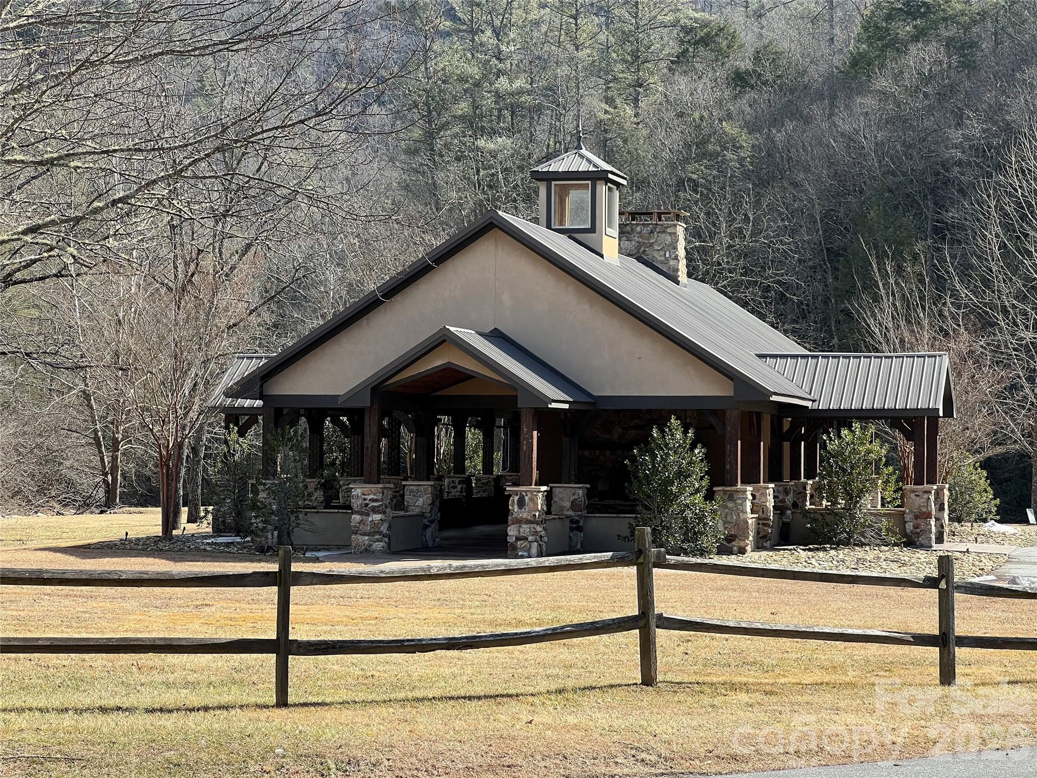 Pavillion - Lenoir