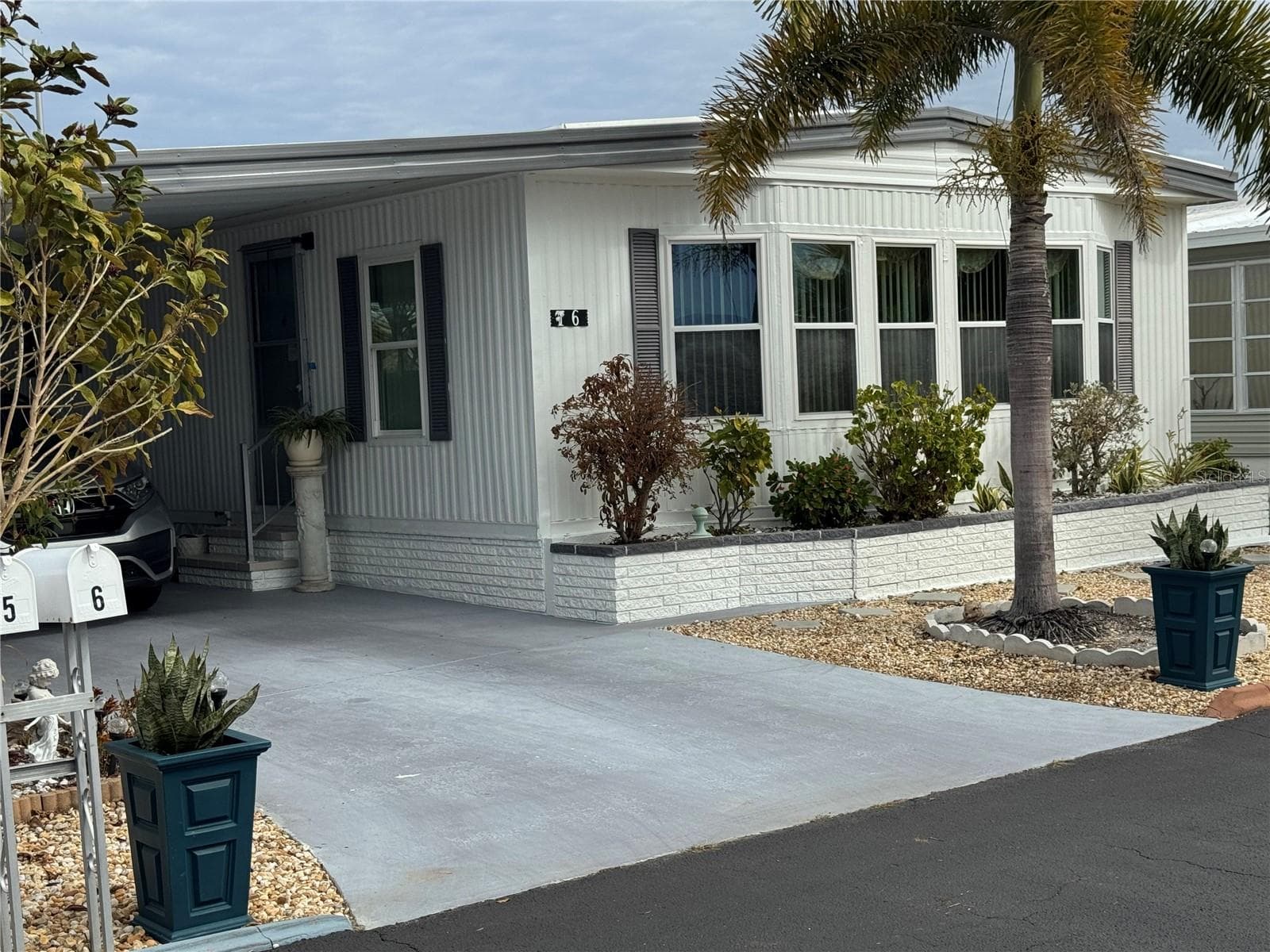 6 LAFITTE DR
