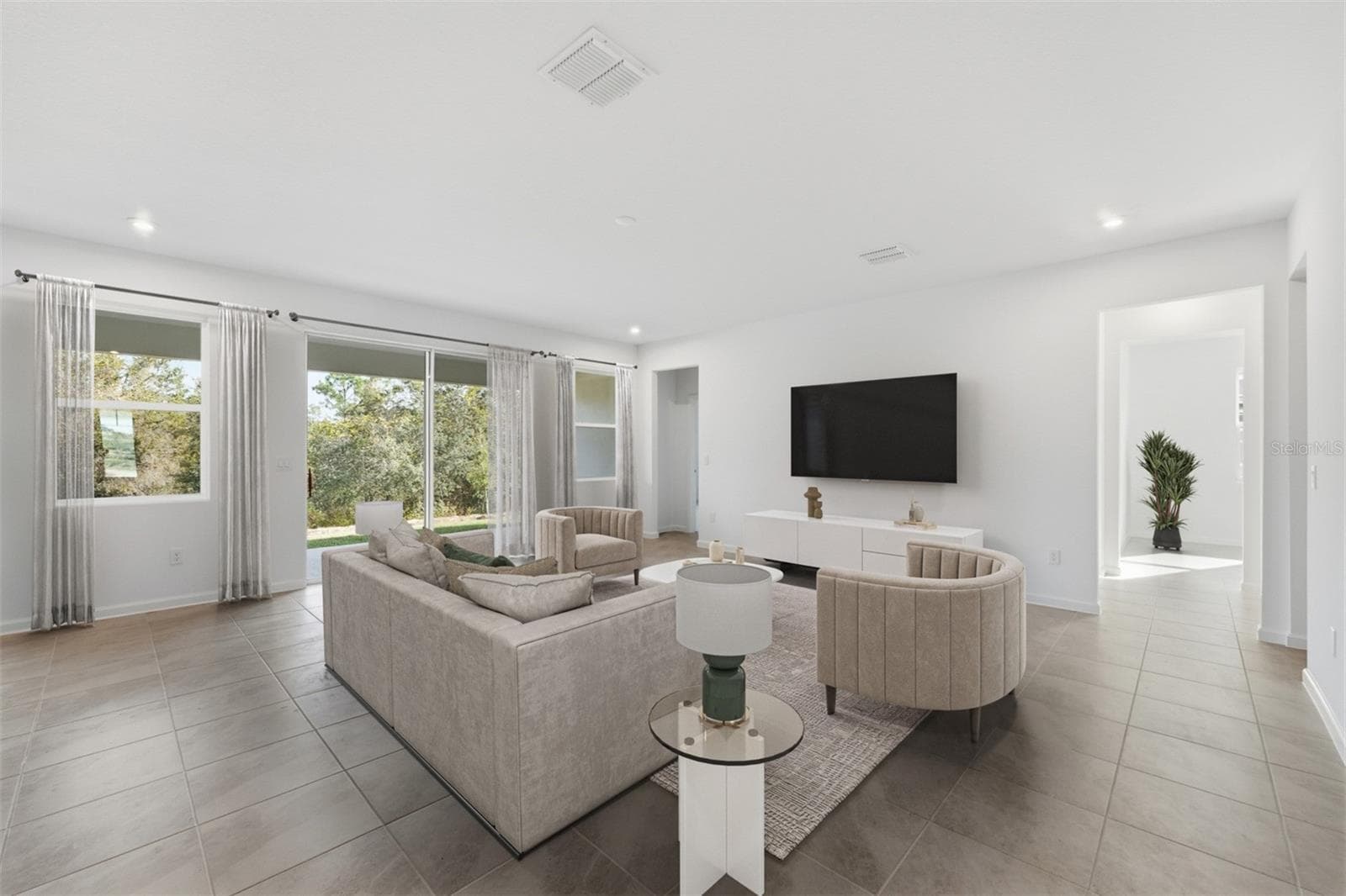 Rainwood Big Bend Model Great Room - 324 FREE RANGE DR, GROVELAND