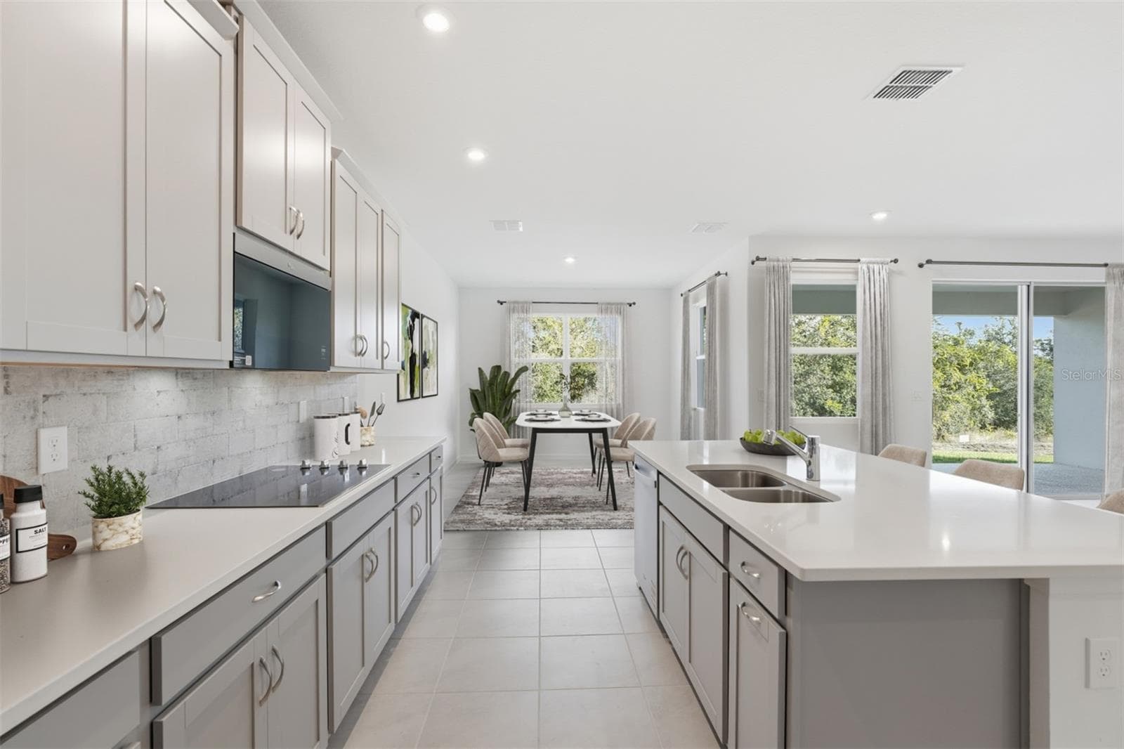Rainwood Big Bend Model Kitchen - 324 FREE RANGE DR, GROVELAND
