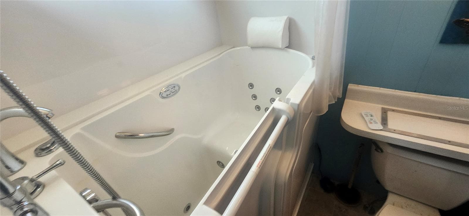Mobile Home at 3229 TIKI DR, HOLIDAY, photo 10 of 46