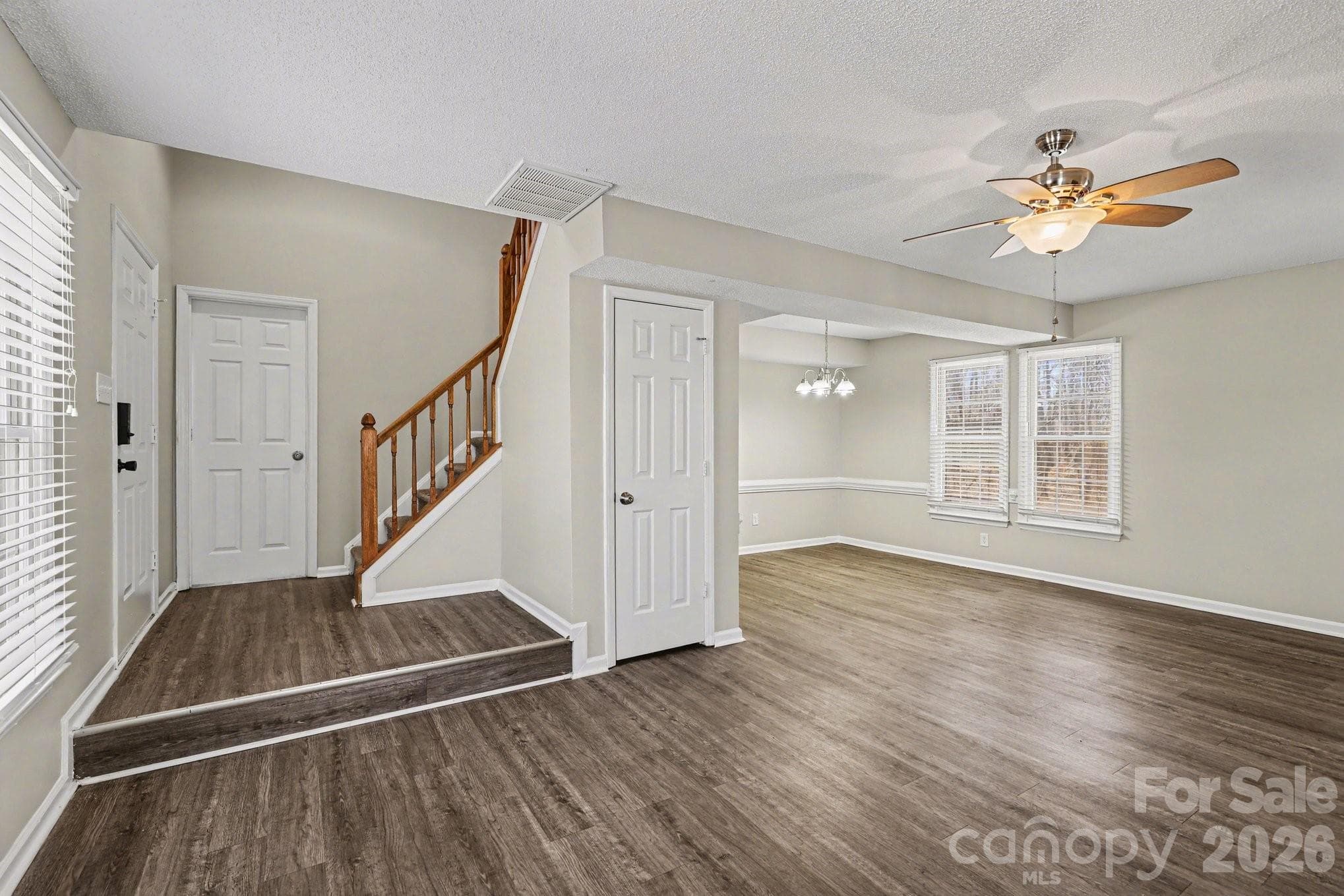 Single Family Residence at 5932 Scots Bluff Drive, Charlotte, photo 2 of 21