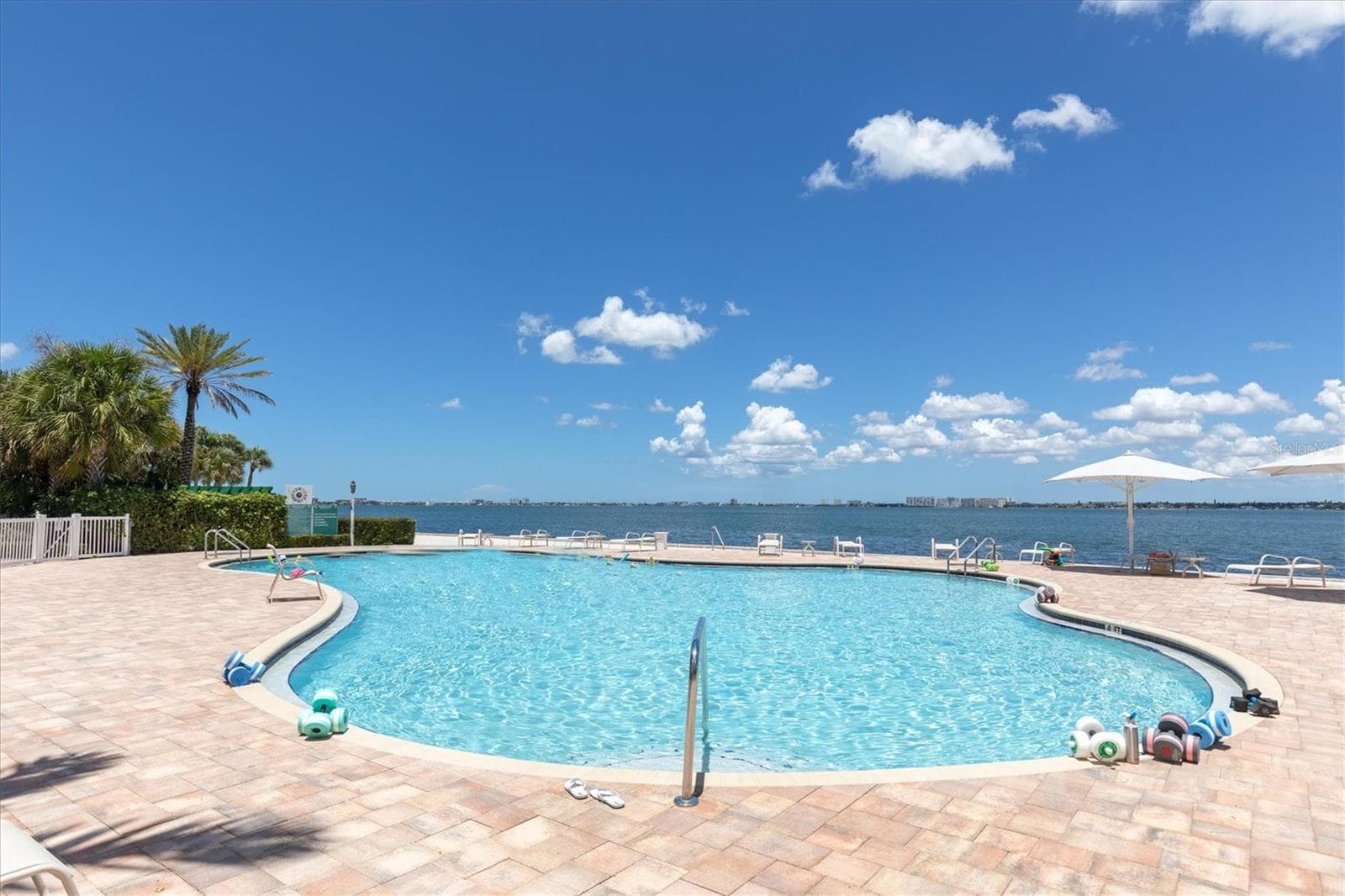 Community free style pool - 4993 BACOPA LN S #705, ST PETERSBURG