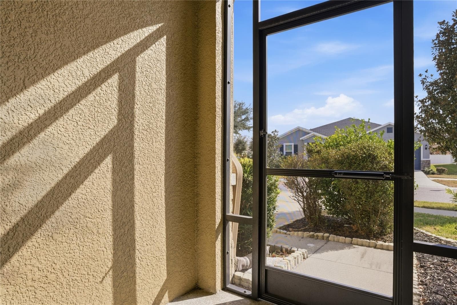 Single Family Residence at 10420 PLEASANT SPRING WAY, RIVERVIEW, photo 6 of 32
