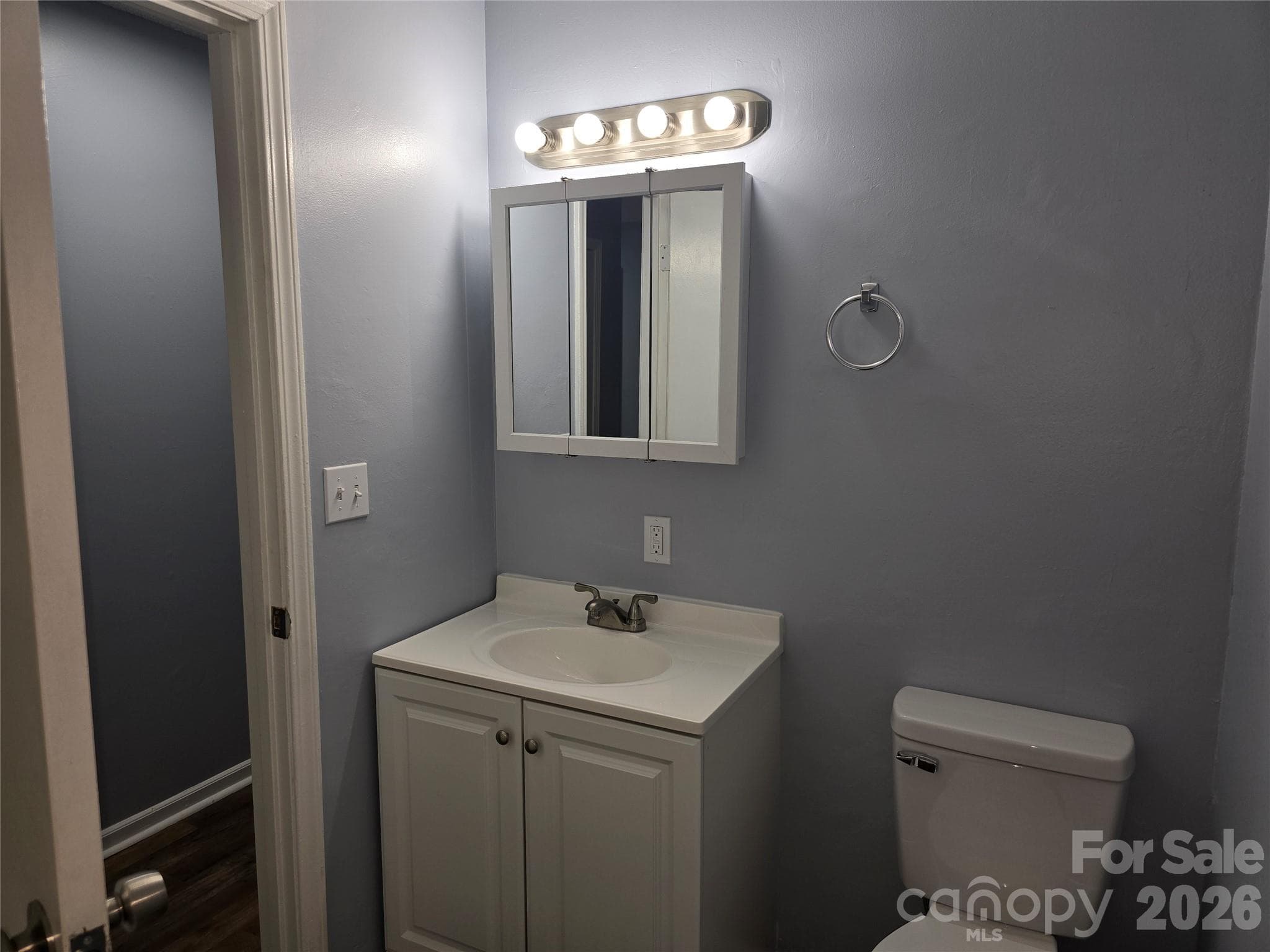 Main level hallway bathroom - 1660 Songwood Road, Concord
