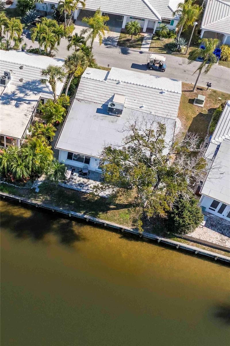 Villa at 563 SPANISH DR S, LONGBOAT KEY, photo 37 of 44