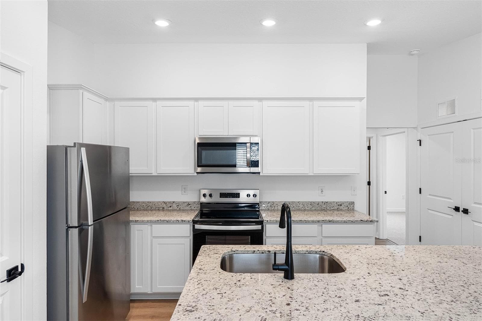 Single Family Residence at 15197 DUCK HAWK RD, BROOKSVILLE, photo 4 of 14