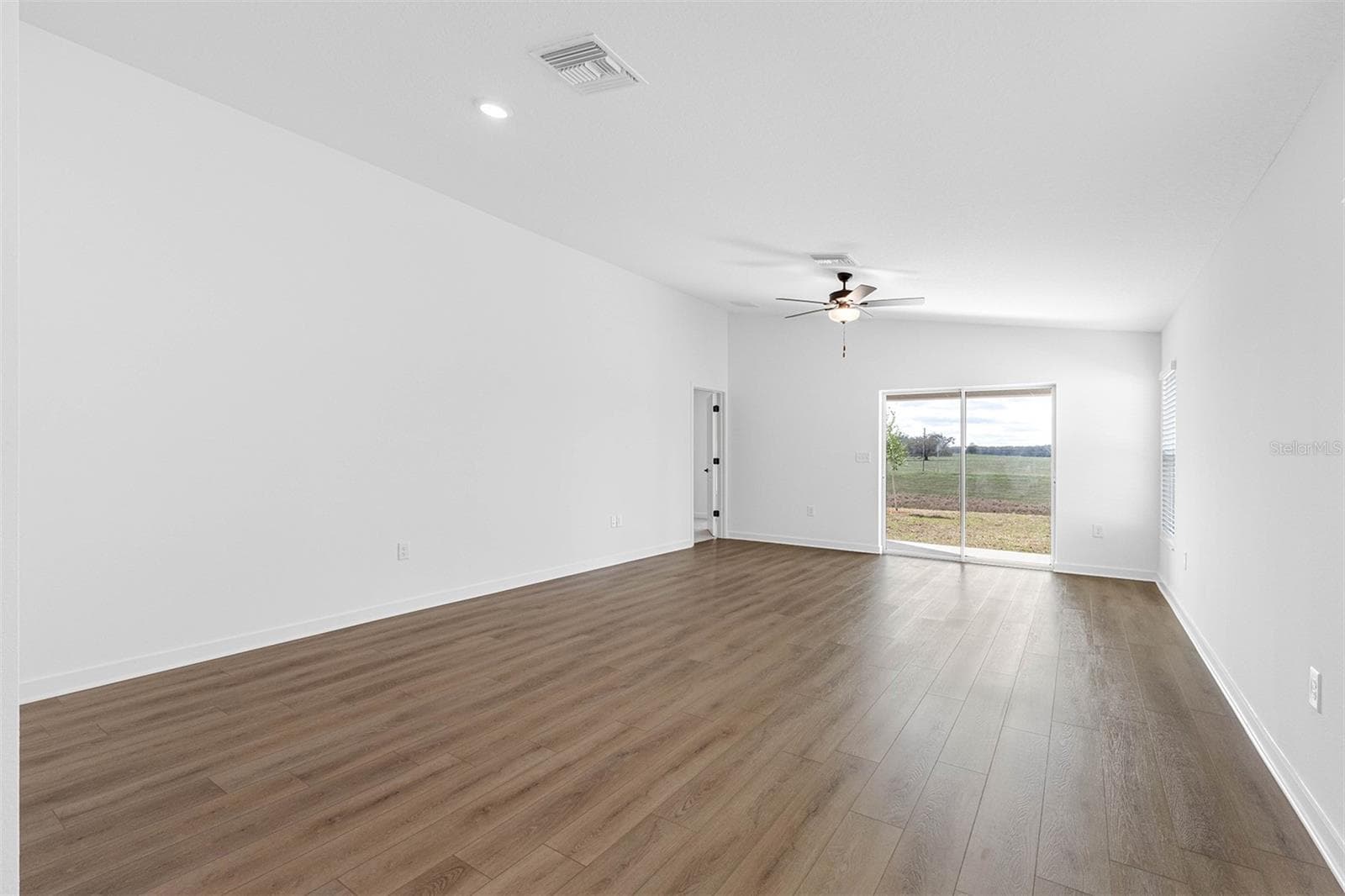 Single Family Residence at 15197 DUCK HAWK RD, BROOKSVILLE, photo 7 of 14