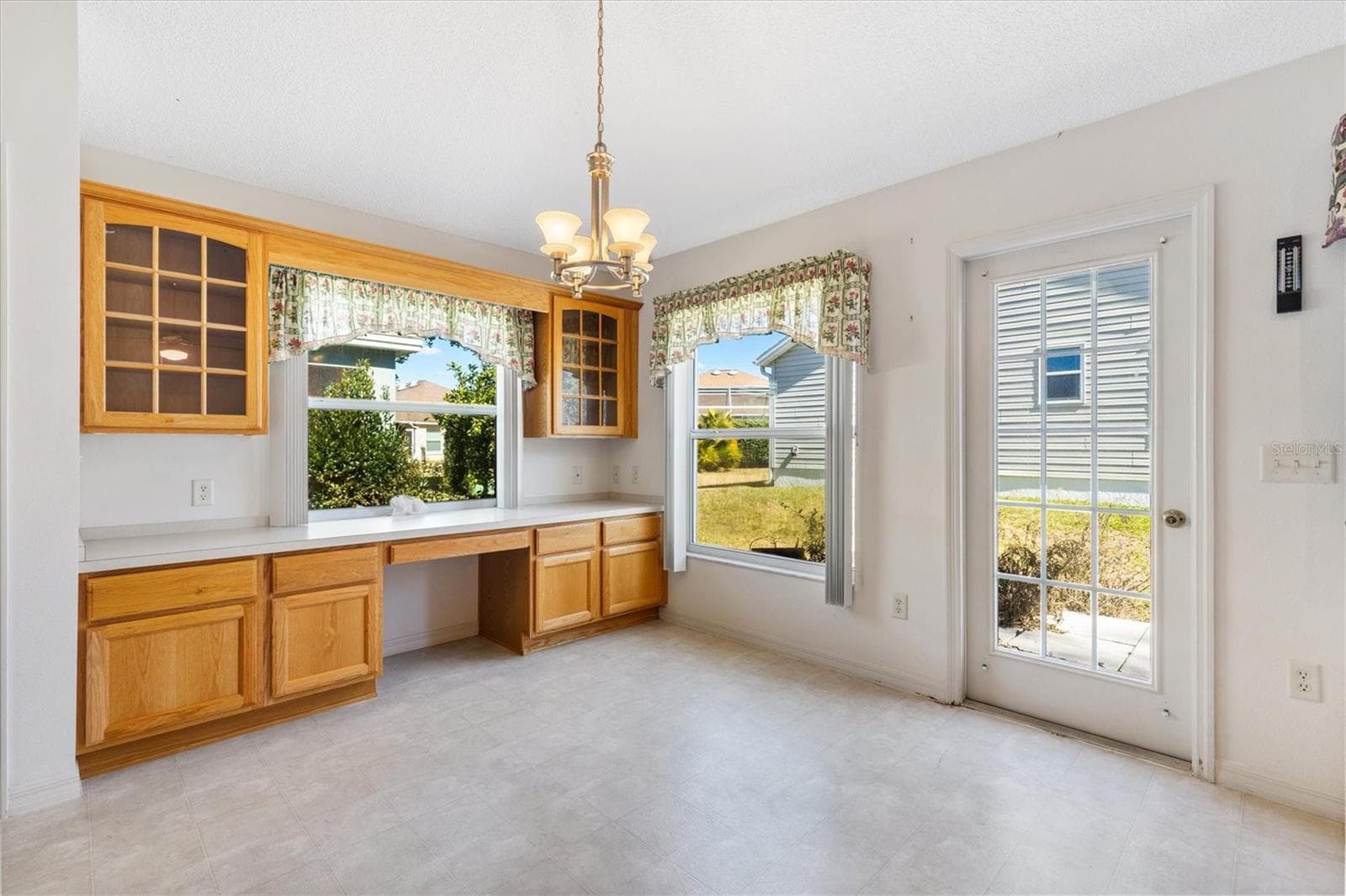 Breakfast nook -- built-in cabinets for extra storage - 17723 SE 81ST TIMBERWOOD TERRACE, THE VILLAGES