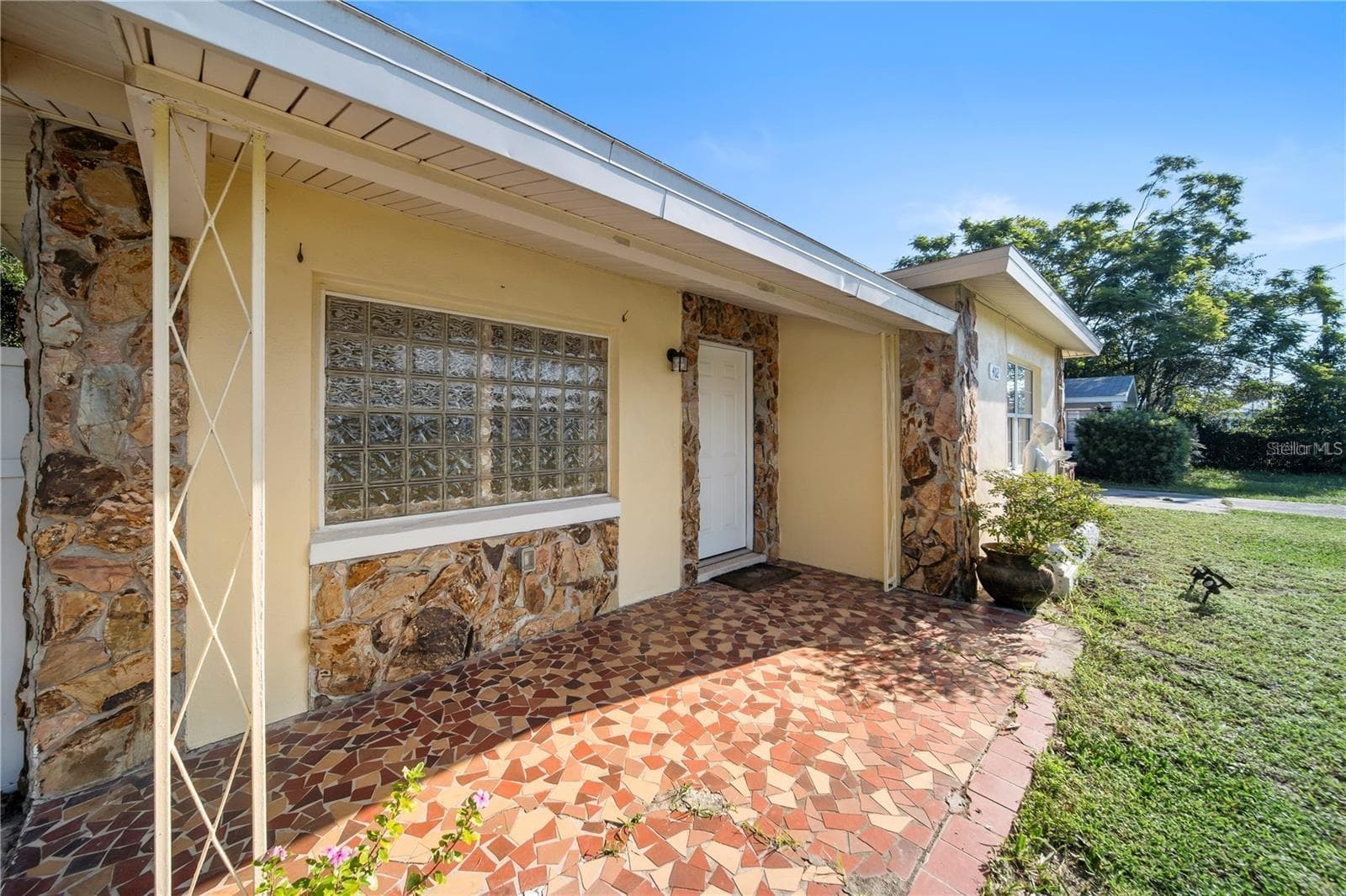 Single Family Residence at 402 TUSCARORA ST, LAKELAND, photo 2 of 27
