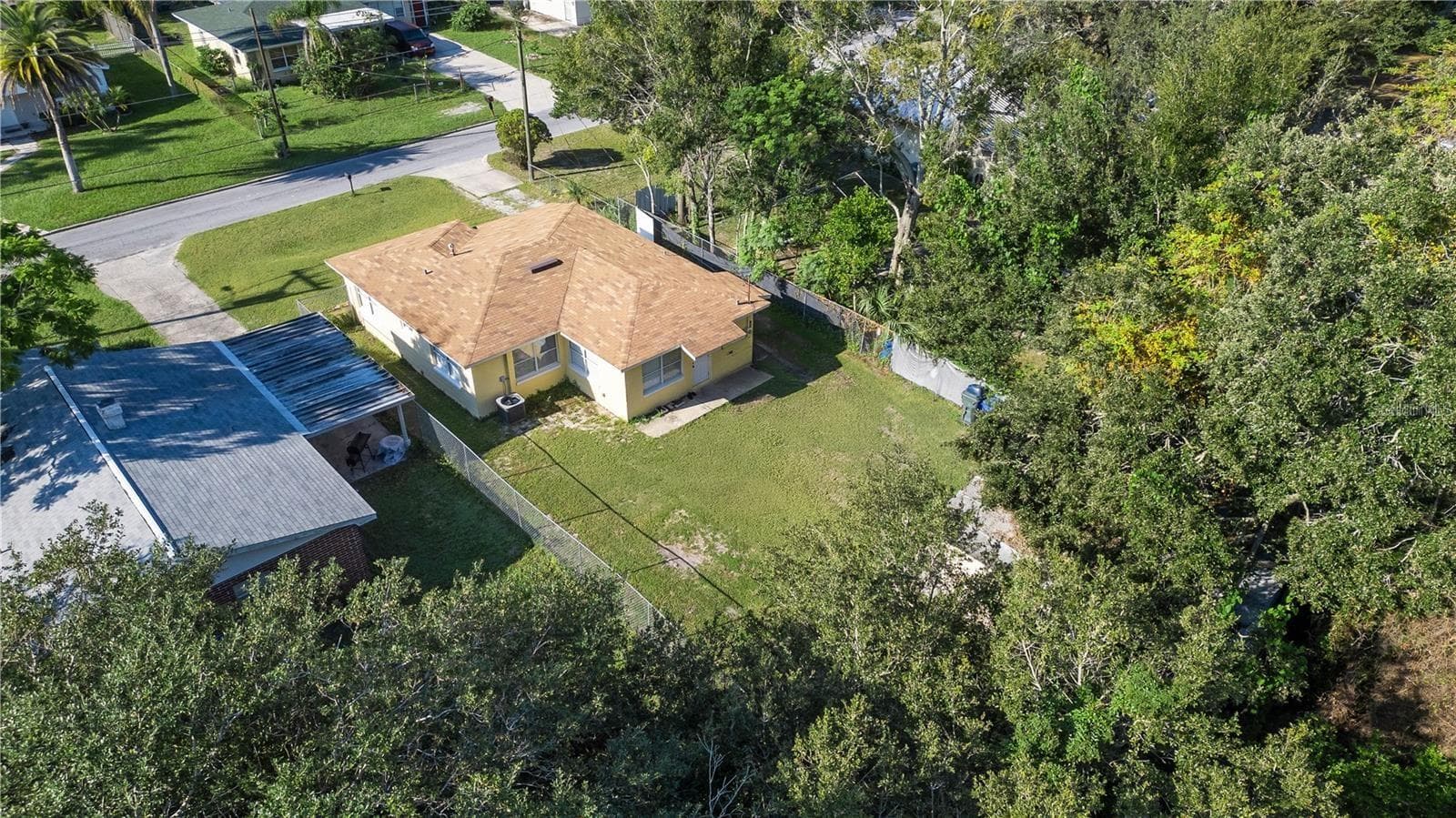 Single Family Residence at 402 TUSCARORA ST, LAKELAND, photo 4 of 27