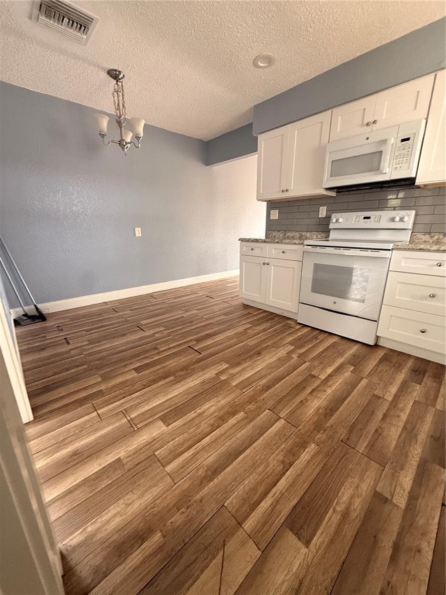 Single Family Residence at 402 TUSCARORA ST, LAKELAND, photo 17 of 27