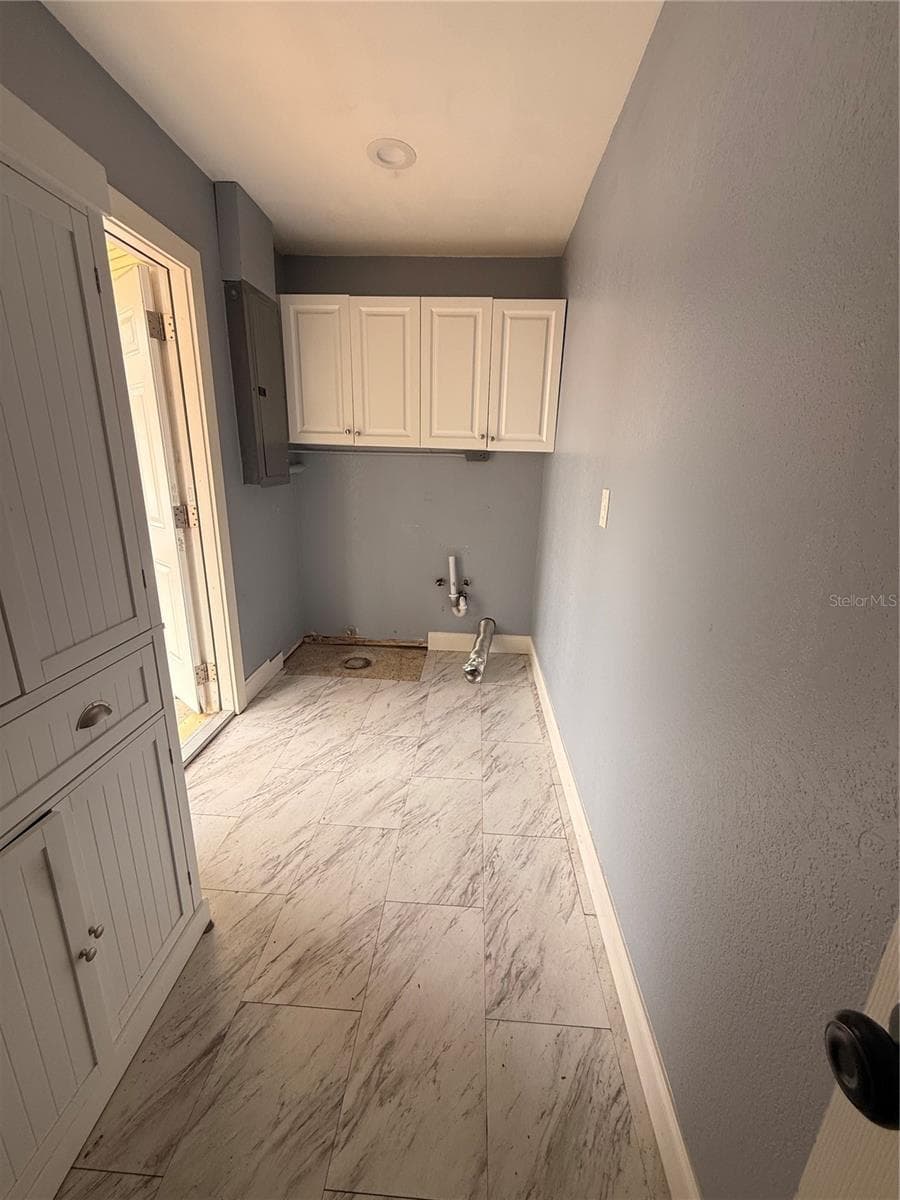 Single Family Residence at 402 TUSCARORA ST, LAKELAND, photo 18 of 27