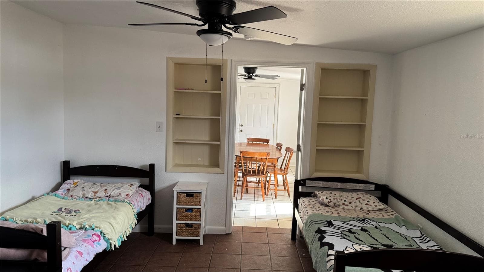 primary bedroom with attached bathroom - 2925 BELLWOOD AVE, LAKELAND