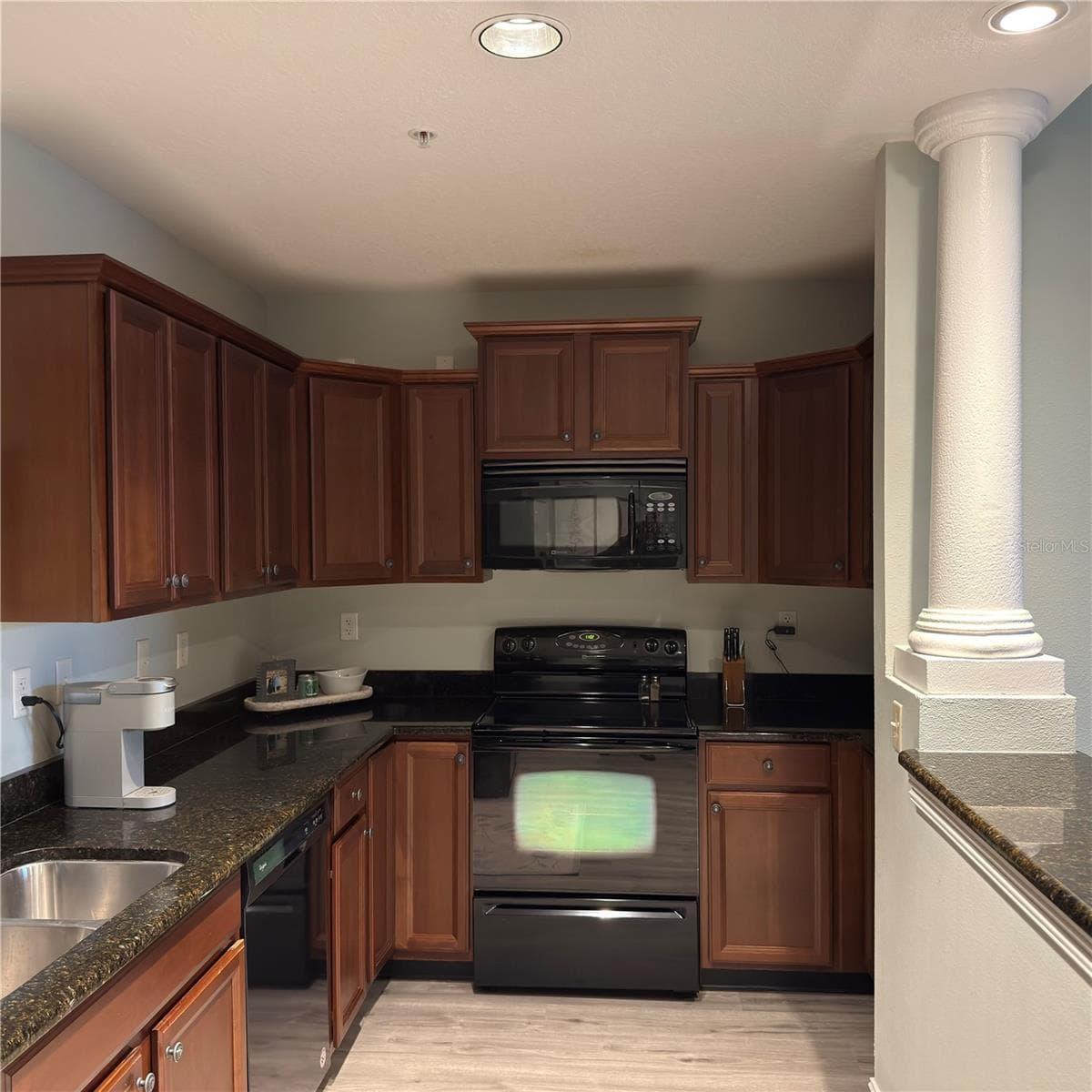 Kitchen - 13941 CLUBHOUSE DR #208, TAMPA
