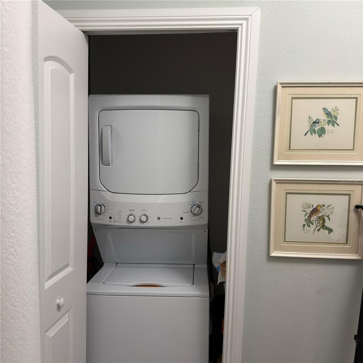 Washer & Drier - 13941 CLUBHOUSE DR #208, TAMPA