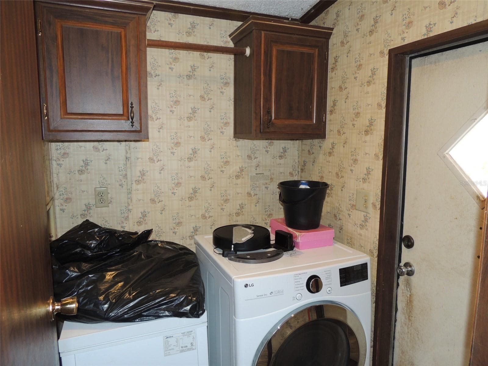 Laundry Room/Side Door to Deck - 4551 SE 138TH TER, MORRISTON