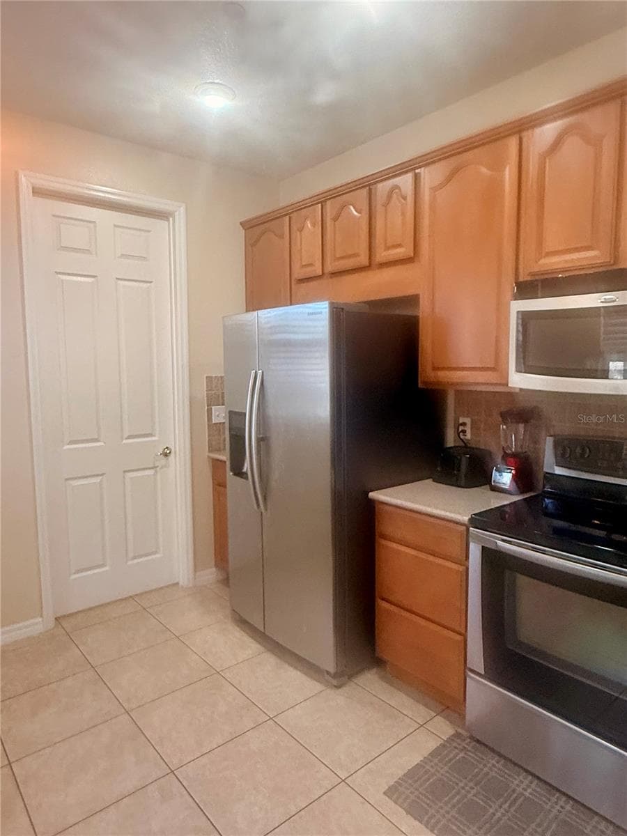 Townhouse at 2219 PICO LN, MOUNT DORA, photo 7 of 21
