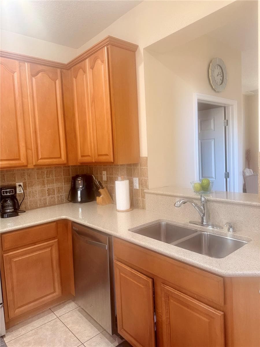 Townhouse at 2219 PICO LN, MOUNT DORA, photo 8 of 21