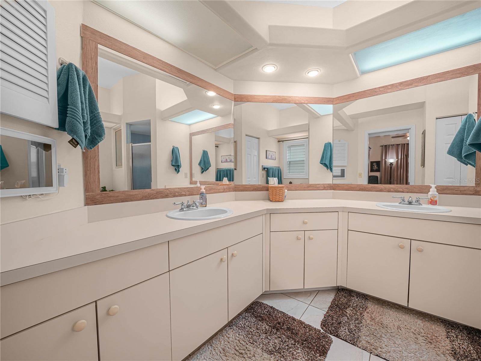 Main Bathroom - 5888 SANDPIPERS DR, LAKELAND