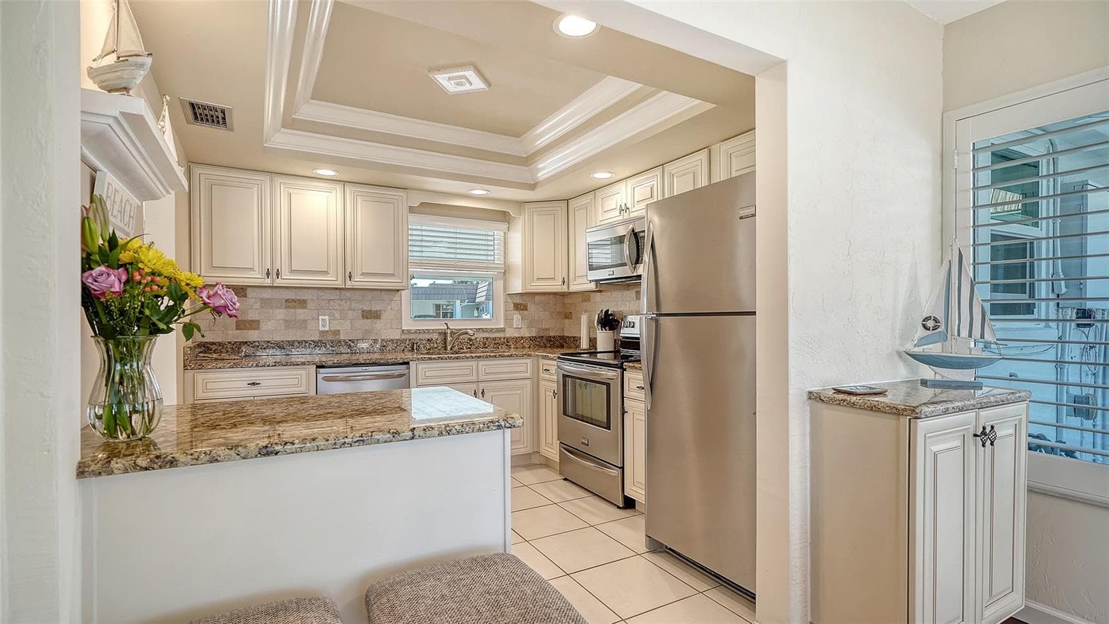 Villa at 2721 RIVERBLUFF PL #V-50, SARASOTA, photo 14 of 66