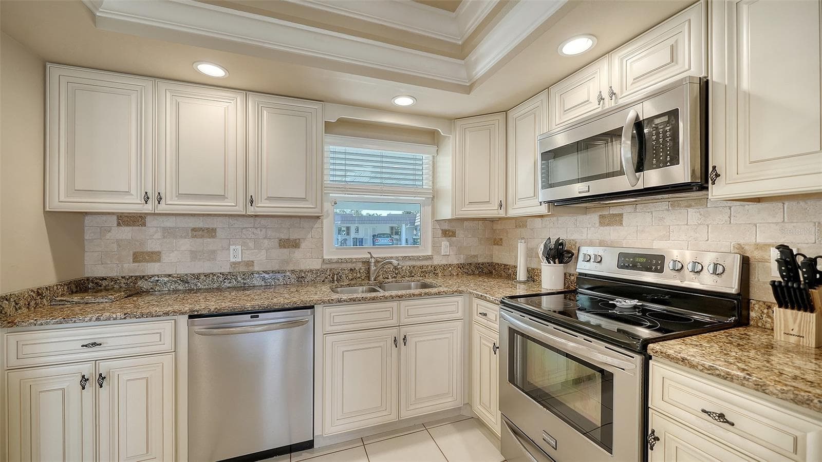 Villa at 2721 RIVERBLUFF PL #V-50, SARASOTA, photo 17 of 66