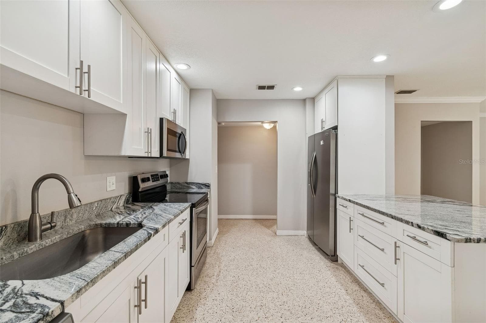 Kitchen - 308 BRENTWOOD DR, TEMPLE TERRACE