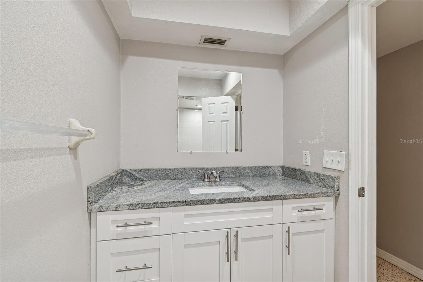 Hall Bath - 308 BRENTWOOD DR, TEMPLE TERRACE