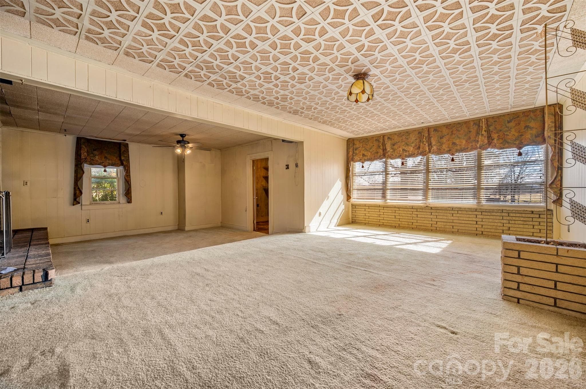 Family Room - 1092 NC 120 Highway, Mooresboro