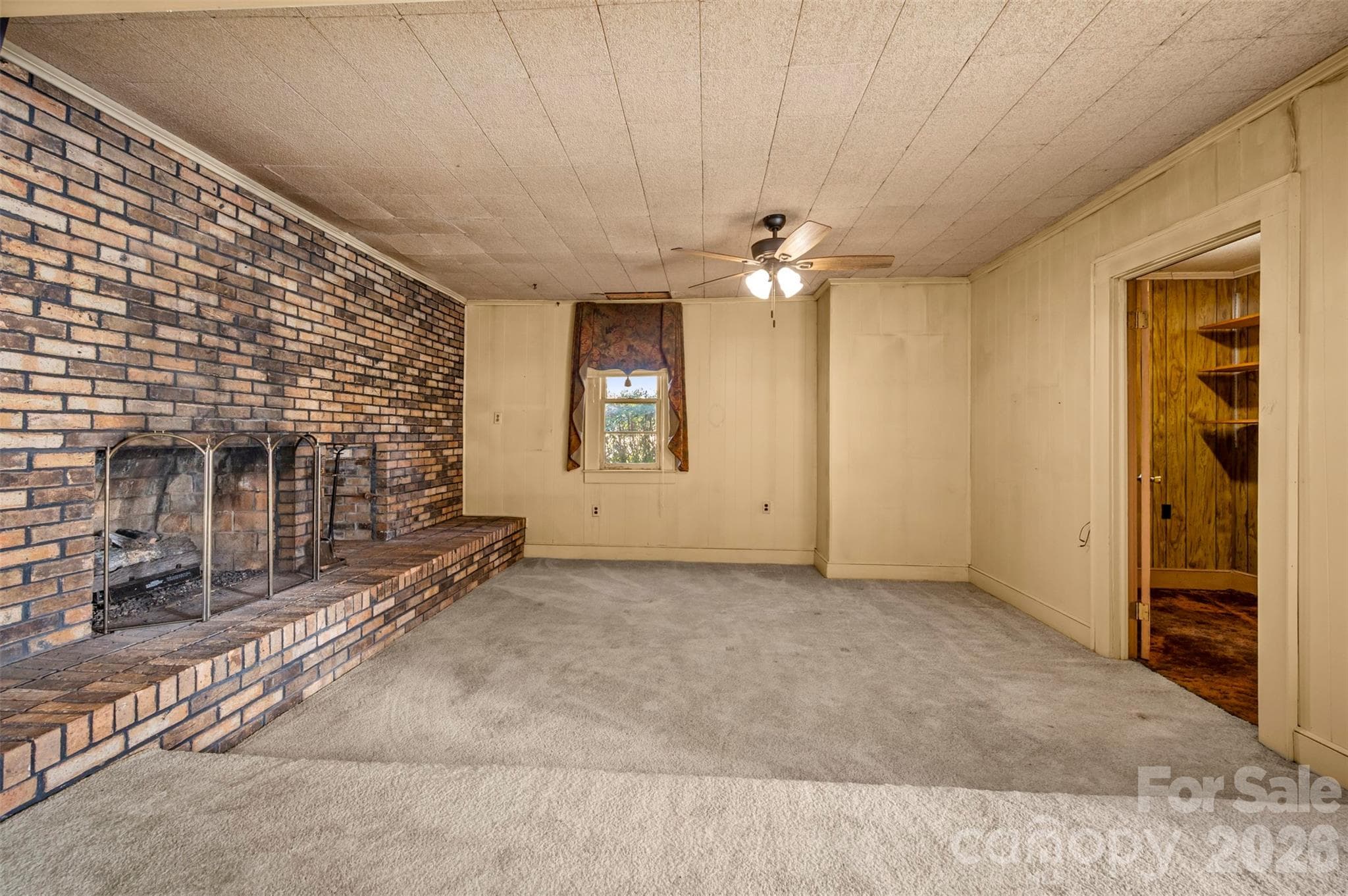 Family Room - 1092 NC 120 Highway, Mooresboro