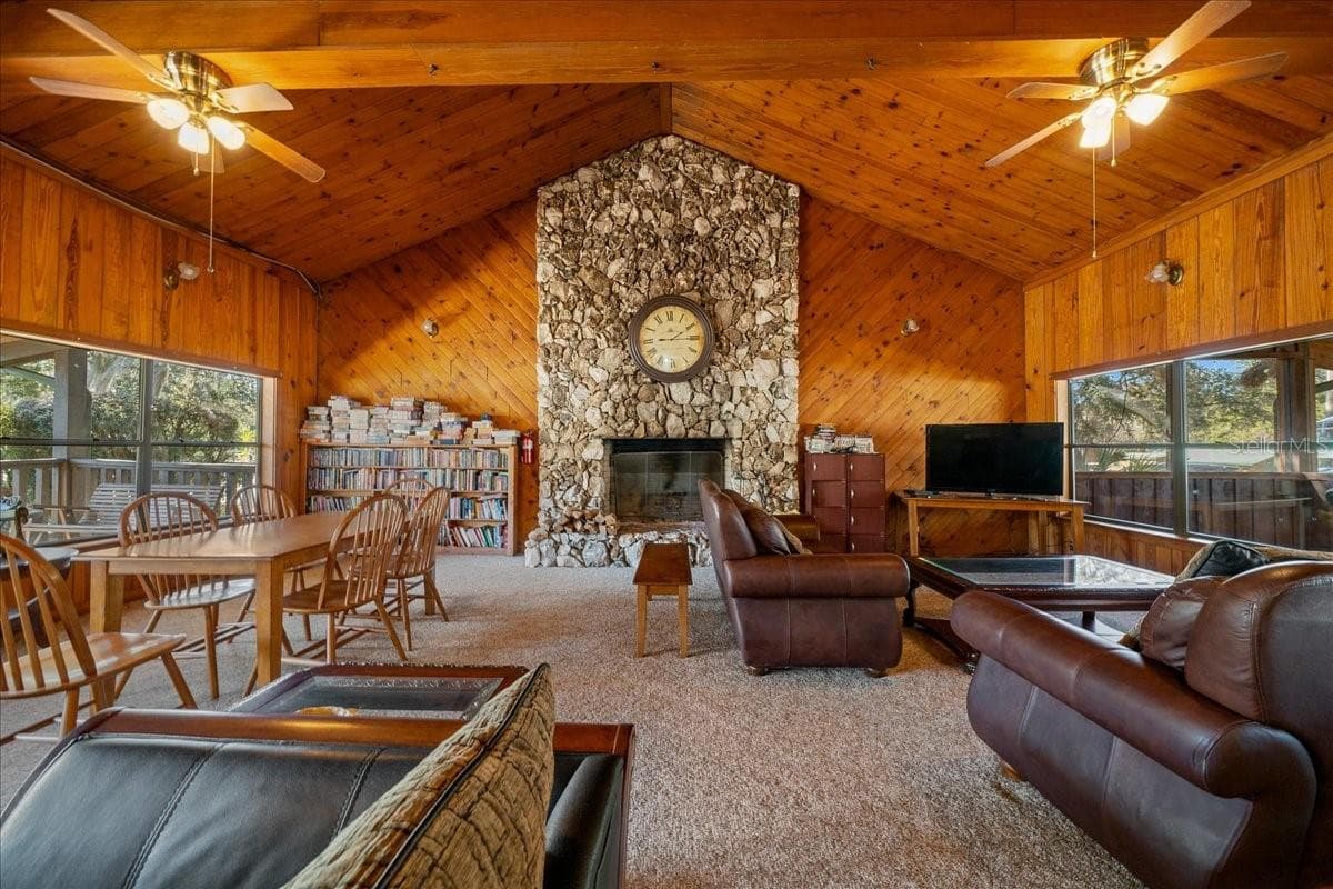 Lodge - 3259 NE 102ND AVENUE RD, SILVER SPRINGS