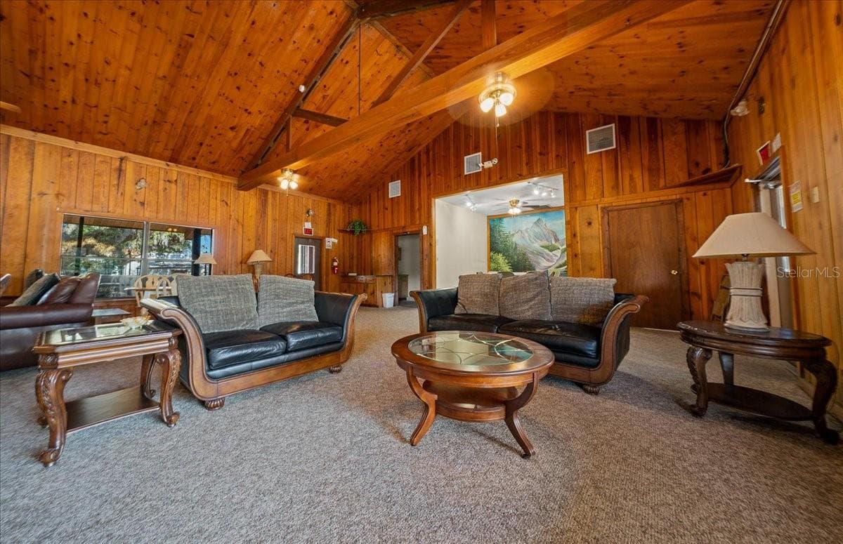 Lodge - 3259 NE 102ND AVENUE RD, SILVER SPRINGS