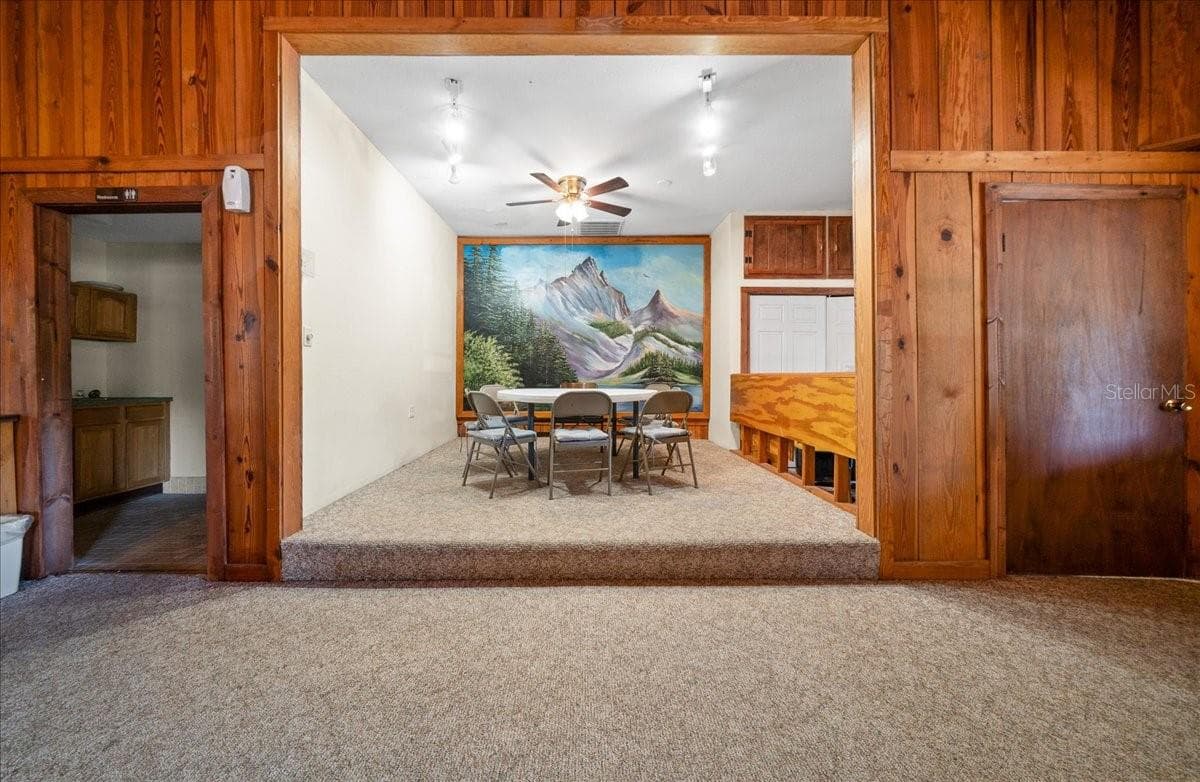 Lodge - 3259 NE 102ND AVENUE RD, SILVER SPRINGS
