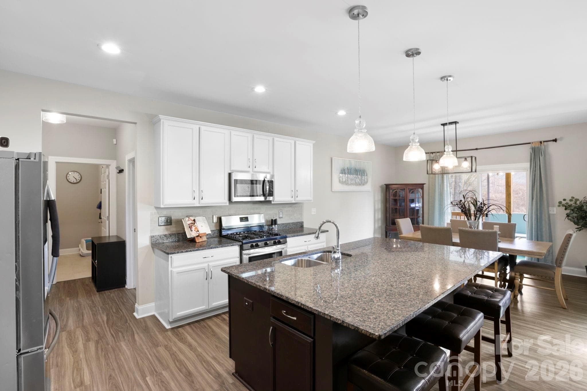 Single Family Residence at 258 Crystal Heights Drive, Hendersonville, photo 3 of 45